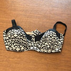 Bikini top leopard pattern with black trim